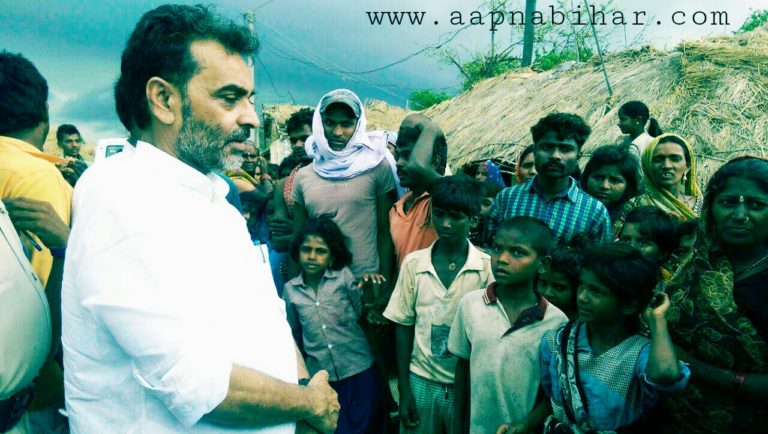 केन्द्रीय मंत्री उपेन्द्र कुशवाह आजकल हर रोज बिहार के किसी न किसी सरकारी विद्यालय में स्वयं जाकर स्थिति देख रहे है