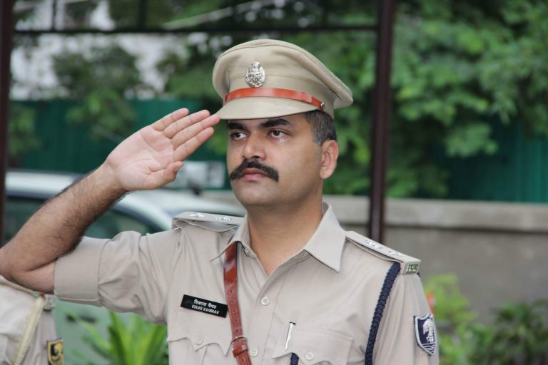 बिहार का यह पुलिस अफसर अपने बहादुरी के लिए मशहूर है तो इतिहास से इनको गहरा प्रेम