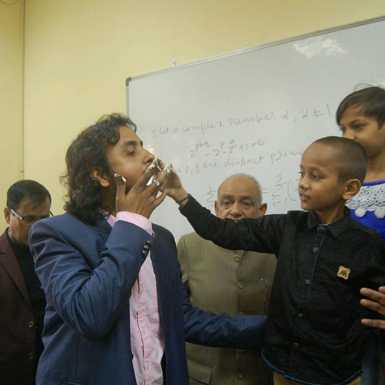 दुनिया भर में प्रसिद्ध गूगल बॉय कौटिल्य को गणित का ज्ञान देंगे यह प्रसिद्ध बिहारी गणितज्ञ