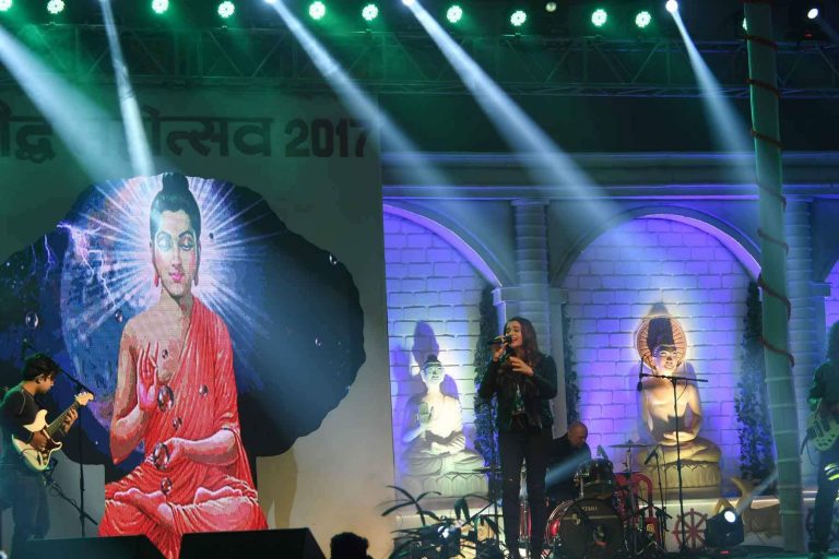 बौद्ध महोत्सव की अंतिम संध्या गया में बॉलीवुड के इस सिंगर ने मचाया धूम