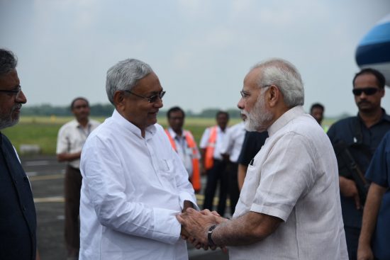 बिहार में बाढ़ पीड़ितों इलाकों का पीएम मोदी ने किया हवाई सर्वेक्षण, 500 करोड़ रुपए मदद के लिए दिए