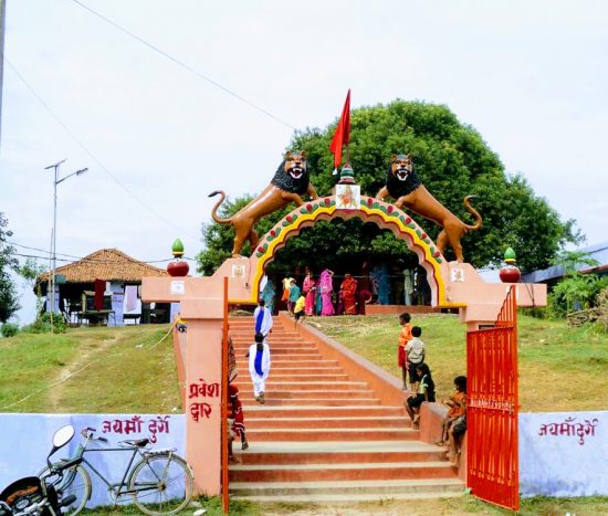 नवरात्रि विशेष: दरभंगा जिले में 75 फीट ऊंचे टीले पर अवस्थित माँ रत्नेश्वरी की महिमा अपरंपार है