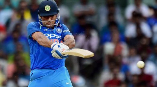 महेंद्र सिंह धोनी ने किया कमाल, अंतरराष्ट्रीय क्रिकेट में जड़ा 100वां अर्धशतक