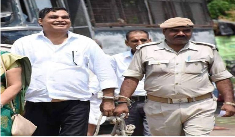 इस तस्वीर को देखिये, ये आज के वक़्त की सबसे डरावनी तस्वीर है..