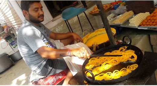 जन्माष्टमी का मेला: ऊ दस रुपया में हम फोचका और मुरही-जलेबी खा लेते थे