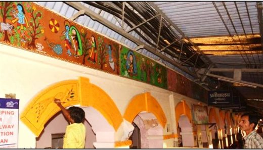 मधुबनी के बाद अब सहरसा रेलवे स्टेशन के दीवारों को मिथिला पेंटिंग से सजाया जा रहा है