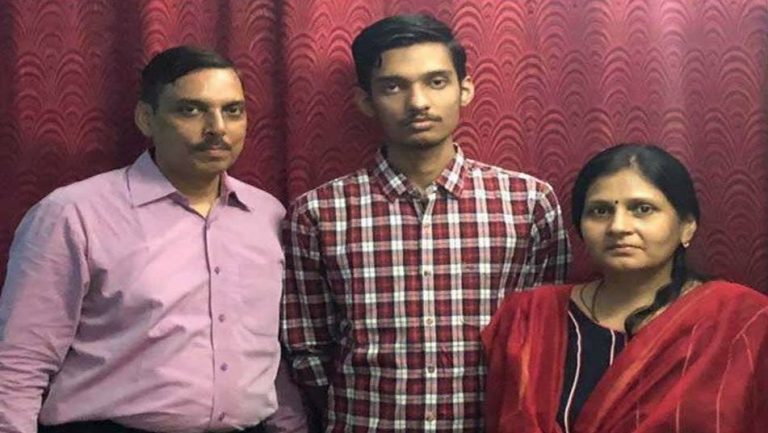 NEET Results: बिहार के आशि सिन्हा को महिला दिव्यांग श्रेणी में चौथा स्थान, अपूर्व बना स्टेट टॉपर