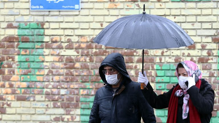 Coronavirus: बिहार के युवा वैज्ञानिक ने कोरोना वायरस से बचाने वाले छाते का किया आविष्कार