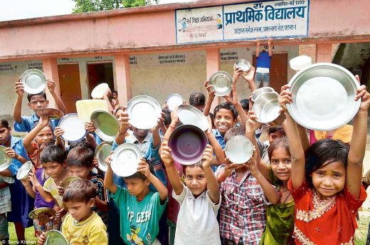 बिहार में कोरोना की मार: नहीं मिल रहा मिड-डे-मील, मासूम कबाड़ बेचने को मजबूर