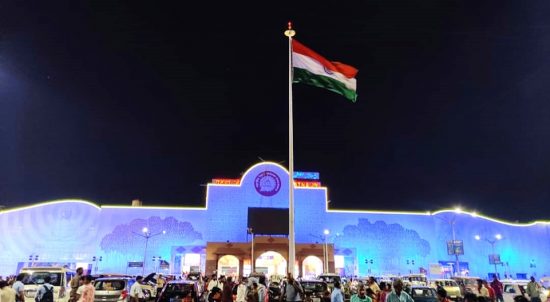 ये कैसा लॉकडाउन: ट्रेन चल रही है मगर स्टेशन से घर तक पहुँचने का कोई साधन नहीं मिल रहा