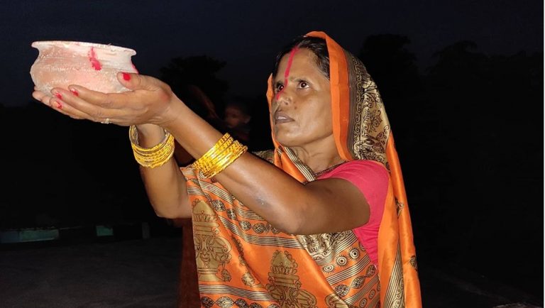 आज चौरचन है: हमारे पर्व-त्योहारों में चाँद है, सूरज है, पेड़-पौधे हैं, जीव-जंतु हैं, नदी-तालाब हैं