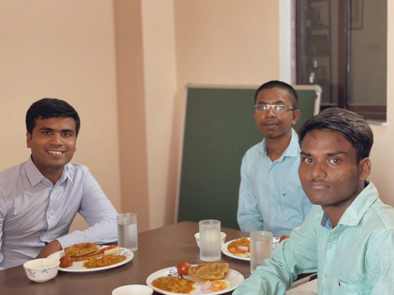 विश्वस्तरीय शिक्षा के द्वार मुसहर समाज में नेतृत्व की नीव डाल रहे हैं बिहार के शरद सागर