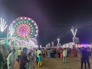 Durga Puja: मेला हज़ारों परिवारों के आर्थिक जद्दोजहद की दास्तां करती है बयां